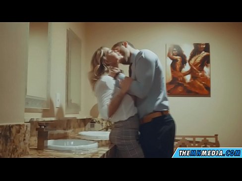 ❤️ כשבלונדינית חזה מפתה אותך בשירותים ציבוריים סקס ב-iw.xxxshake.ru ❤